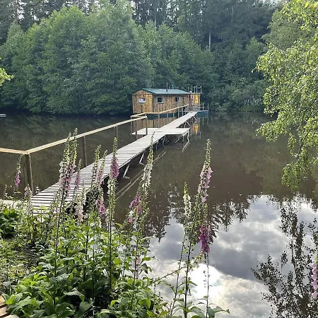 Houseboat U Vodnika * Bratrinov
