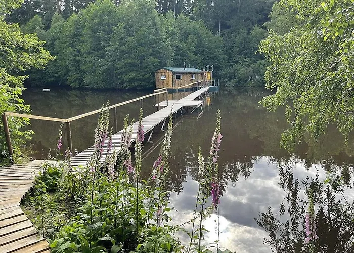 Houseboat U Vodnika * Bratrinov